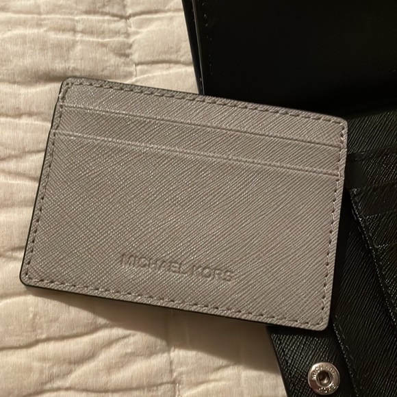 Michael Kors Emmy full size backpack- pearl grey - Picture 10 of 12